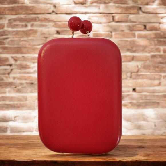 Adorable Elizabeth Arden Red Clutch / Crossbody Bag w Gold Chain - Picture 1 of 13